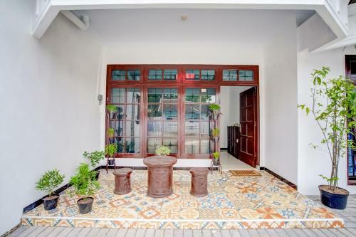 Hotel Oyo 3467 White Residence