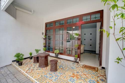 Hotel Oyo 3467 White Residence