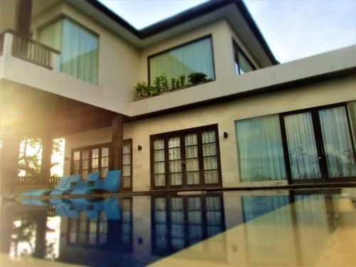 15 Bedrooms Sun Suite Villa Bali