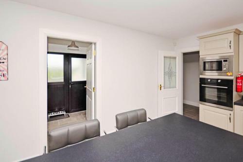 Holiday Home Oughterard - Eir02104f-f