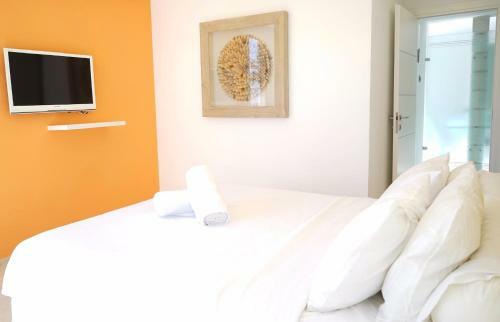 Amdar Residence Apartment - Private Pool, Sea View & Sauna