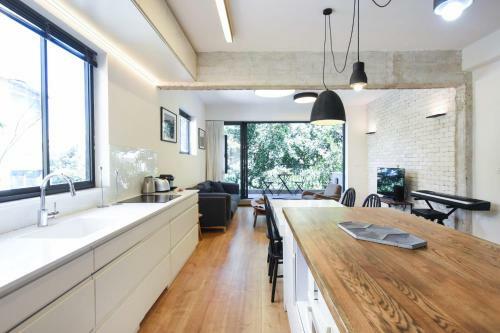 Apartamento Industrial Chic 2br In Dizengoff 35 By Holyguest