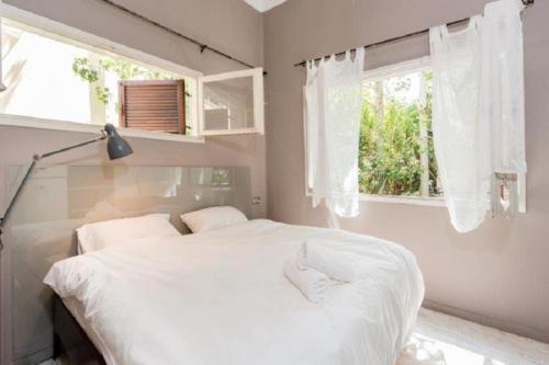 Amazing Modern 2br Apartment With Balcony