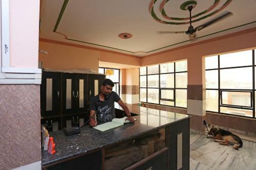 Oyo 35450 Bombay Central Hotel