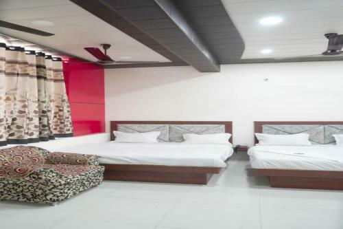 Oyo 79012 Hotel Rm Plaza