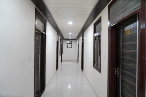 Oyo 79012 Hotel Rm Plaza