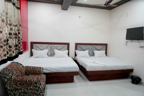 Oyo 79012 Hotel Rm Plaza