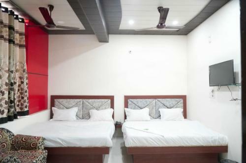 Oyo 79012 Hotel Rm Plaza