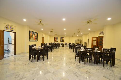 Hotel Aaram Baagh Agra By Pachar Group