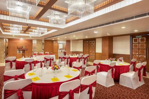 Hotel Bloomsuites L Ahmedabad