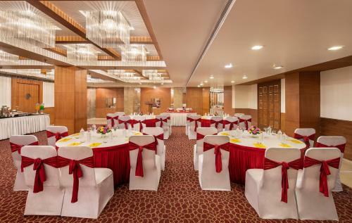 Hotel Bloomsuites L Ahmedabad