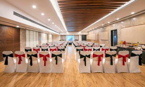 Hotel Bloomsuites L Ahmedabad