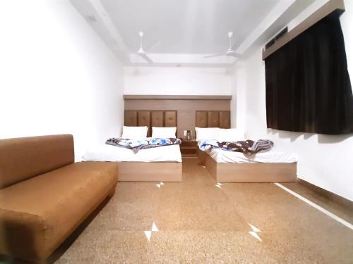 Hotel R. G Palace (Ram Ganga Palace)