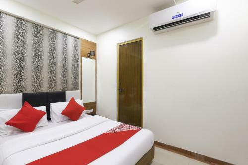 Oyo 71040 Hotel Sagar Palace