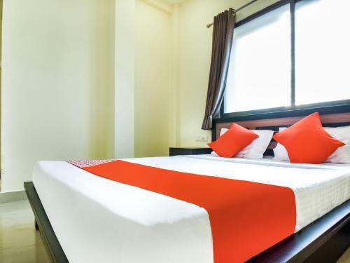 Oyo 8814 Hotel Cg Plaza