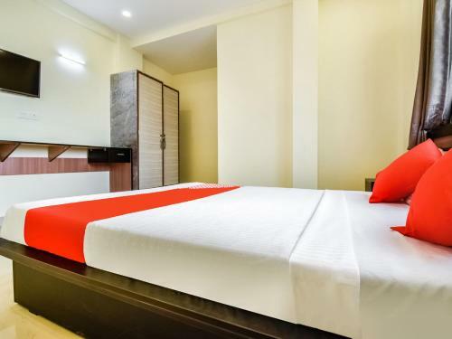 Oyo 8814 Hotel Cg Plaza