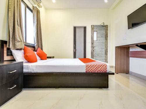Oyo 8814 Hotel Cg Plaza
