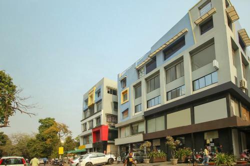 Oyo 8814 Hotel Cg Plaza