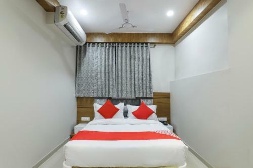 Oyo 69353 Hotel Madhav Villa