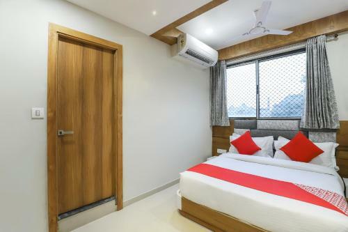 Oyo 69353 Hotel Madhav Villa