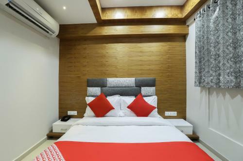 Oyo 69353 Hotel Madhav Villa