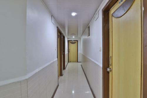 Oyo 80317 Collection O Hotel Maninagar Residency