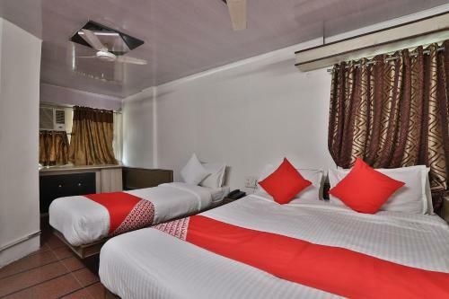 Oyo 80317 Collection O Hotel Maninagar Residency