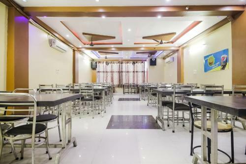 Hotel Oyo 46533 Ravi Palace