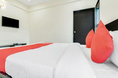 Oyo 60752 V&s Hotel