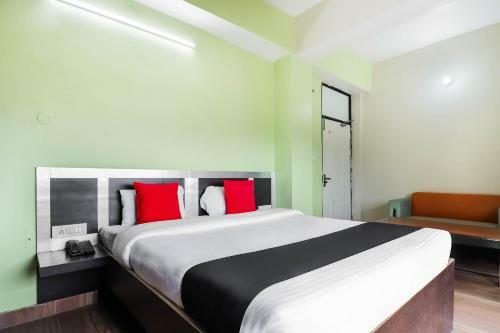 Capital O 49024 Aryavart Hotel