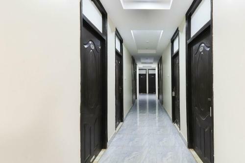 Capital O 49024 Aryavart Hotel