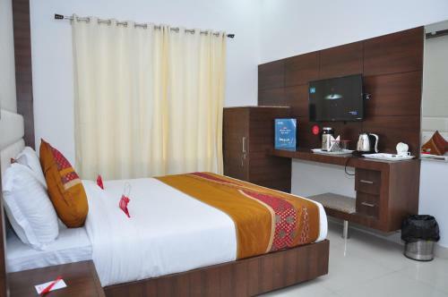 Oyo 2044 Hotel Premier