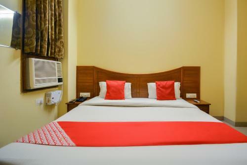 Oyo 70316 Hotel Jay Vee Continental
