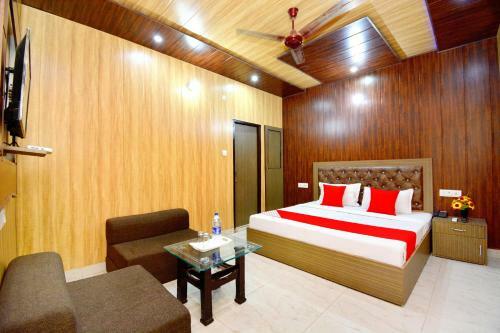 Oyo 39867 Hotel Arora Inn