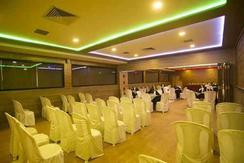 Hotel Pride Biznotel - The Maison Anand