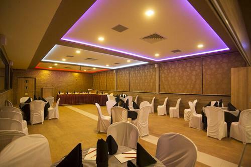 Hotel Pride Biznotel - The Maison Anand