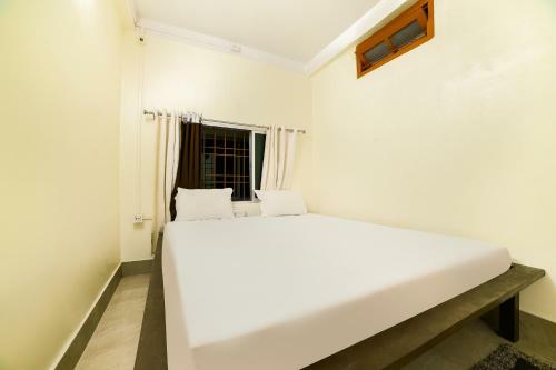 Spot On 72683 Royal Hotel