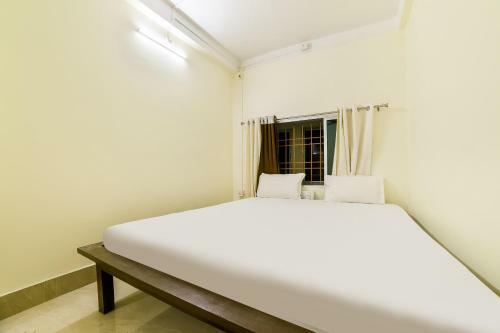 Spot On 72683 Royal Hotel