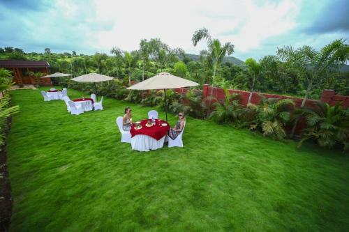 Hotel Grand Vatika Resort