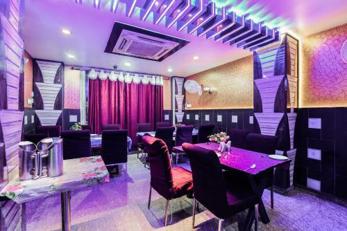 Oyo 30414 Hotel Us Residency