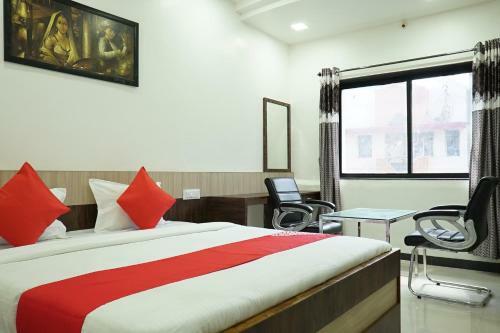 Oyo 30952 Hotel Om Sai Leela