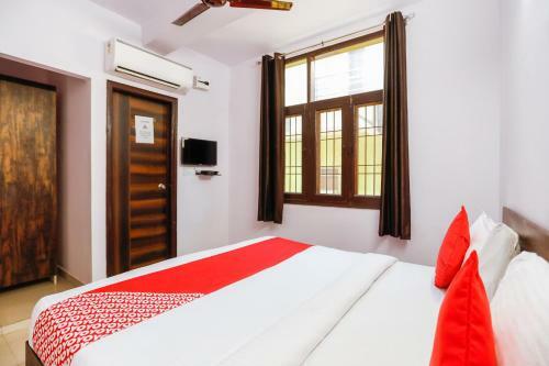 Oyo 70819 Hotel Royal King