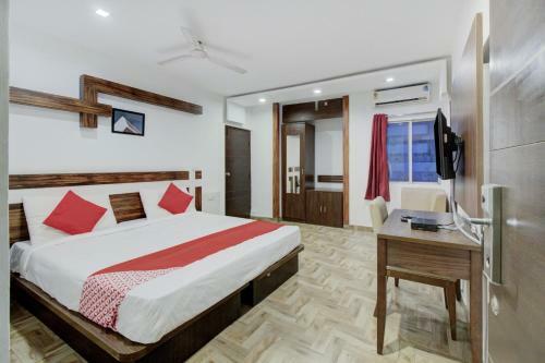 Hotel Oyo 76788 C Square Space