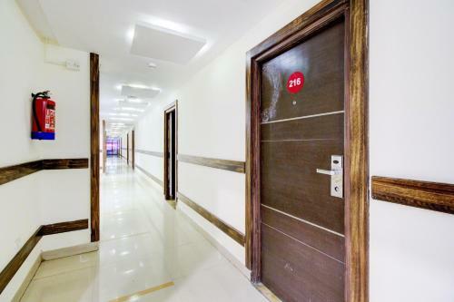 Hotel Oyo 76788 C Square Space