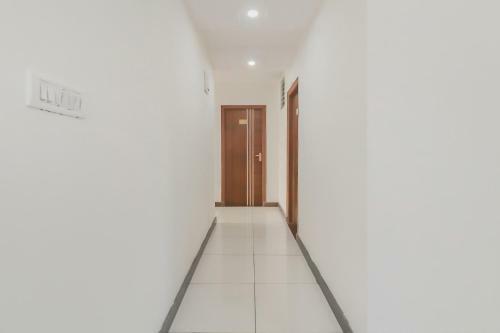 Hotel Oyo 79565 Royal Inn & Suites 2