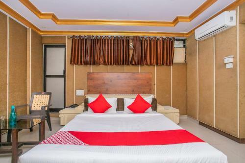 Hotel Oyo Flagship 77157 Puttana Chetty Townhall