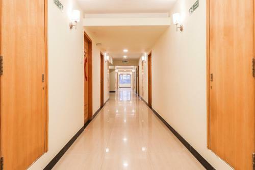 Oyo 79535 Collection O The Mayer Hotel