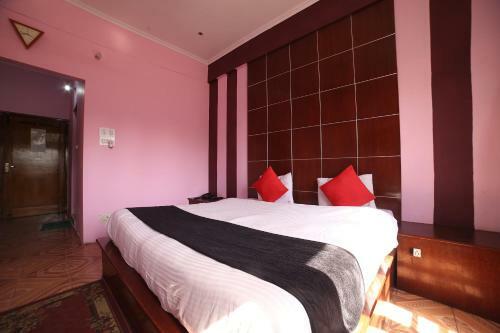 Capital O 38730 Hotel Mansarovar Deluxe