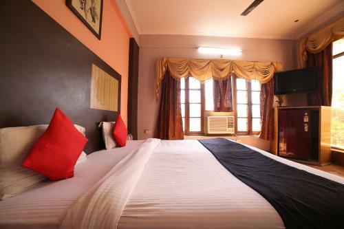 Capital O 38730 Hotel Mansarovar Deluxe