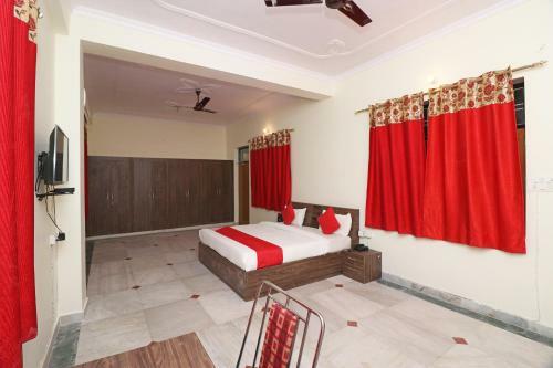 Hotel Oyo 23379 Chandra Banquet